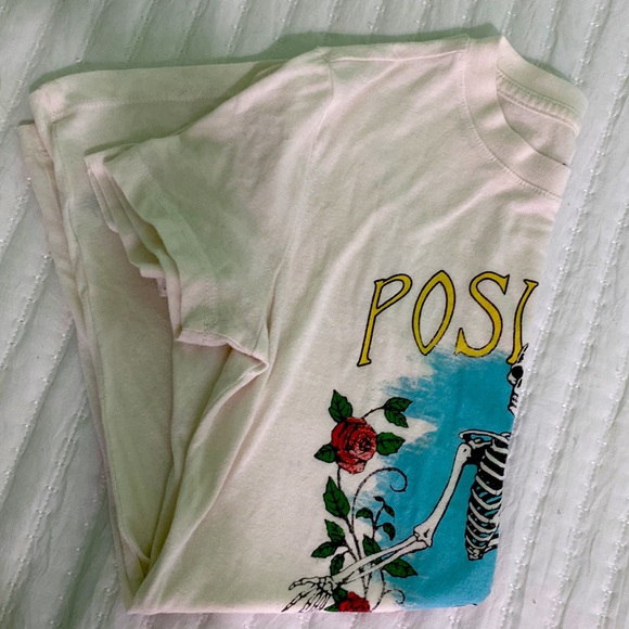 White Classic Crew Aéropostale Graphic T-Shirt Size XS - Picture 2 of 4